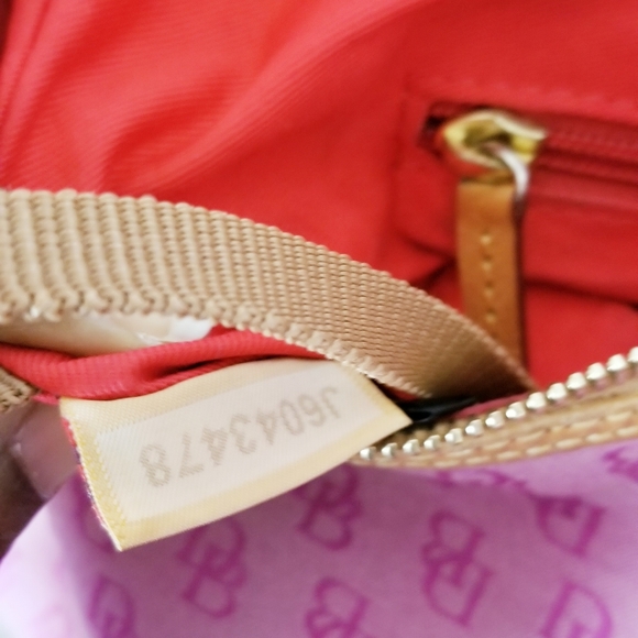 Dooney & Bourke Madison Signature Shoulder bag - Picture 5 of 6